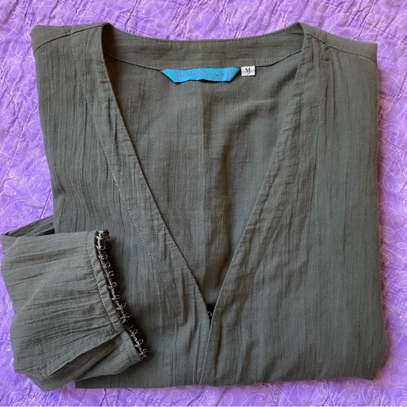 JOHNNY WAS fabulous linen top. Olive green. Hook closure. Beaded sleeves. Size M - Picture 3 of 8